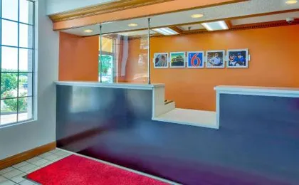 Motel 6-Grand Rivers, KY