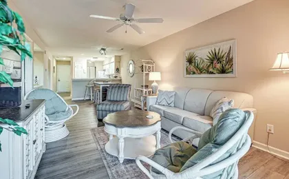 Pawleys Island Condo w/ Screened Porch + Golfing!