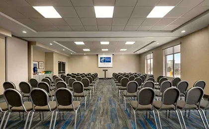 Holiday Inn Express Hotel & Suites Norfolk Airport By IHG
