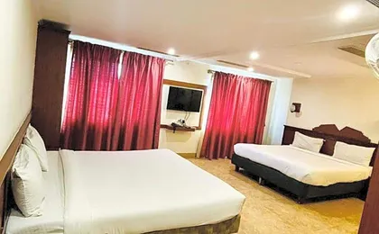 Hotel Sandalwood Inn - Rooms and Spa