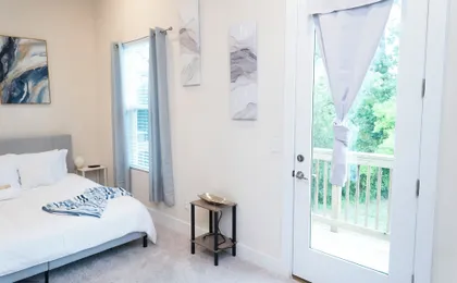 Cozy Retreat near Uptown Charlotte with Free Parking & Wi-Fi