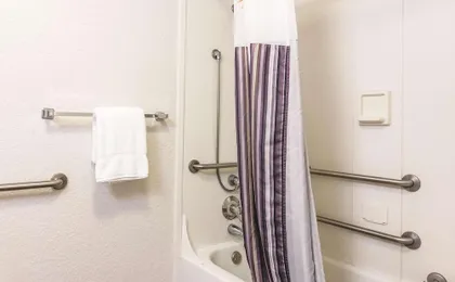 La Quinta Inn & Suites by Wyndham Orlando Airport North
