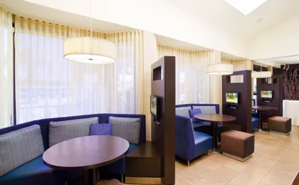 Courtyard By Marriott Fresno