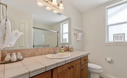 Flagline Trail 5 Bedroom Home by RedAwning