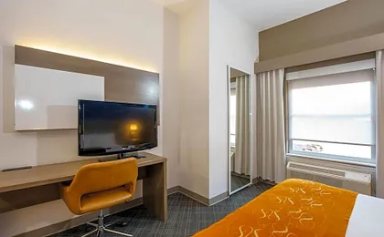 Comfort Suites University Drive