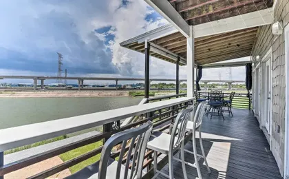Secluded Seabrook Waterfront Home w/ Patio!