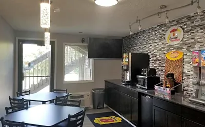 Super 8 by Wyndham Brownsburg