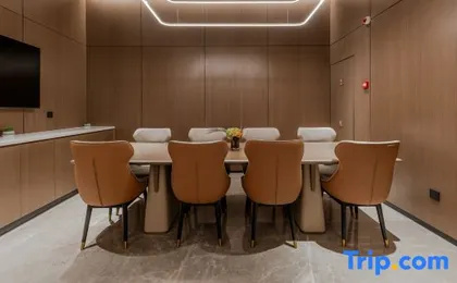 Homeinn Plus Hotel (Shanghai World Expo Area Tangqiao Subway Station)