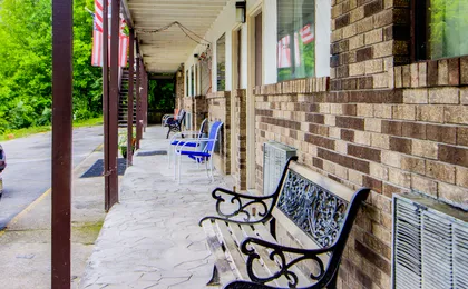 OYO Hotel Chapmanville Inn, WV - Hwy 119