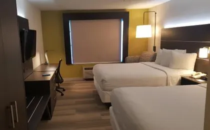 Holiday Inn Express and Suites Chicago West - St Charles, an IHG Hotel