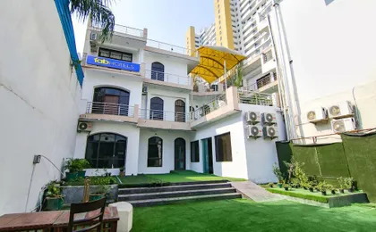 Fabhotel Signature Luxe Inn
