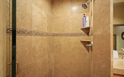 Hot Tub Home Near Golf and Sharc
