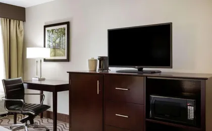 La Quinta Inn & Suites by Wyndham Lagrange / I-85