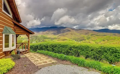 True Log Cabin w/ Game Room, Year-round Views