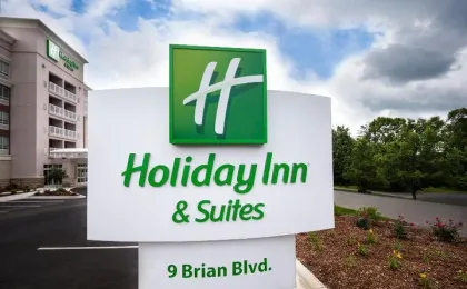 Holiday Inn & Suites Arden - Asheville Airport