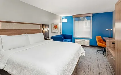 Holiday Inn Express Hotel & Suites Bloomington-Normal University Area By IHG