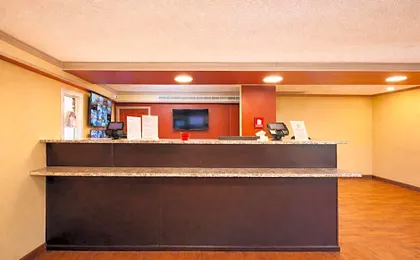 Red Roof Inn & Suites Houston - Hobby Airport