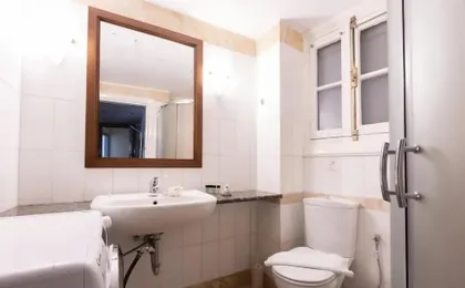 Ideal 4 bdr Apartment in Plaka for 10