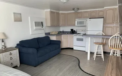 Vineyard Harbor Motel - Private Beach