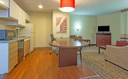 Mainstay Suites Detroit Farmington Hills