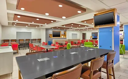 Holiday Inn Express & Suites Chesapeake By IHG