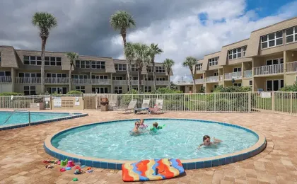 Ocean View Condo w/ Direct Beach Access & Shared Swimming Pool/tennis