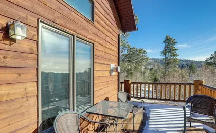 1 Mi to Terry Peak! Black Hills Cabin Hideaway