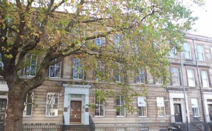 WEST END - Stunning, spacious, 3 bedroom, main door flat with private parking