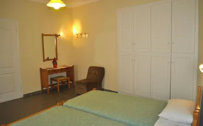 Holiday Studio Apartments Yannis on Agios Gordios Beach in Corfu