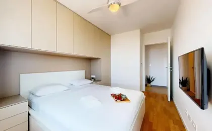 Mika's 2-Bedroom Seaview Flat & Parking