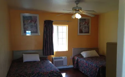 Deluxe Inn