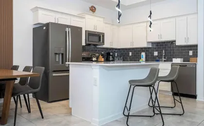 Themed Apartment Walk to Disney & Lake Access