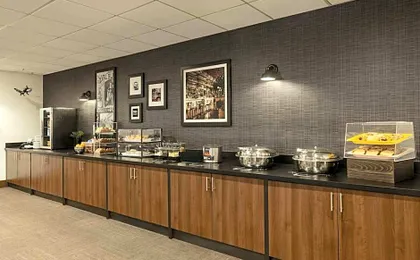 Royle Hotel Milwaukee Airport