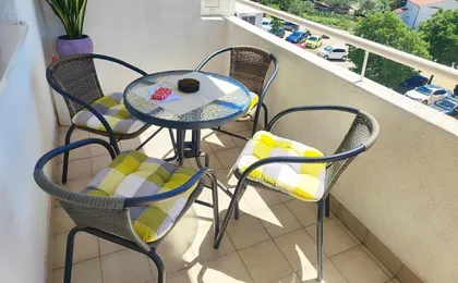 Lara's Apartment - Spacious Island View Free Parking