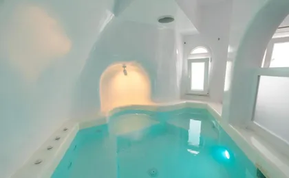 Fira-Cave-Sleeps 13-Parking-Pool-Pet Friendly