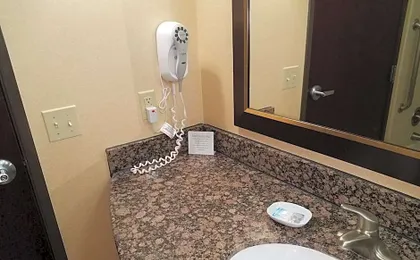 Comfort Suites Topeka Northwest