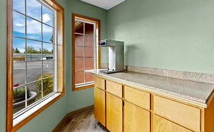 Rodeway Inn & Suites Portland West - Beaverton