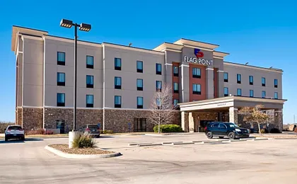 Flag Point Inn and Suites Pratt by FairBridge