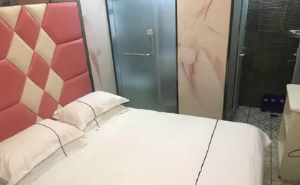 100 Inn Liangpin Hotel (Shanghai Nanjing East Road The Bund Waibaidu Bridge)