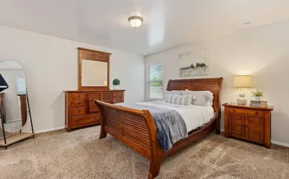Easy Stay for 9 Workspace Pets OK Shop Dine