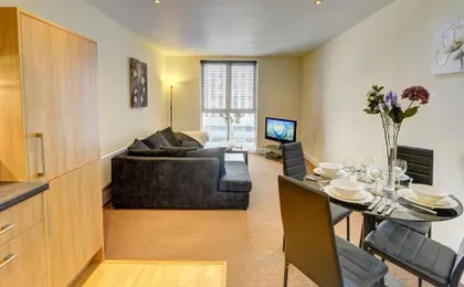 Location Spacious Apartment with Parking