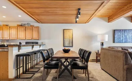Riverside Condos A102 by Avantstay Condo Close To Downtown, Town Park & Ski Lift #8
