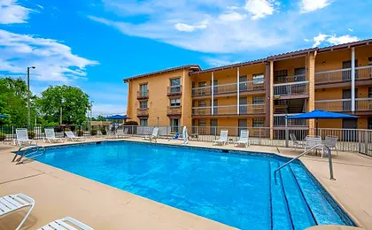 Days Inn by Wyndham Birmingham/West