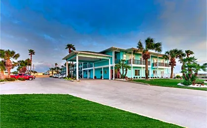The Island Hotel Near Beach Port Aransas