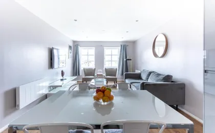 Stunning 2 Bed Merchant City Apartment with Residents Parking (Bell 2)