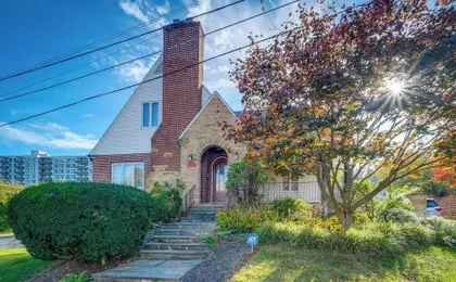 Silver Springs Home: Walk to Downtown!