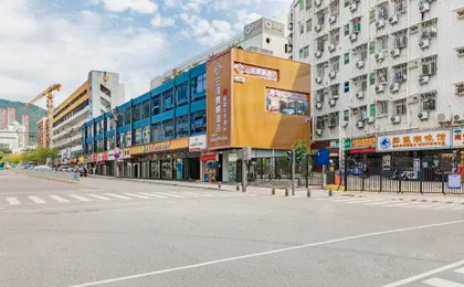 Yunding Smog Hotel (Shenzhen Lushan Scenic Area Liantang Subway Station)