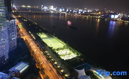 Shell Hotel (World Trade Fair Yangtze River at Lanjiang Road Metro Station)