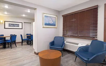 Days Inn & Suites by Wyndham Kokomo