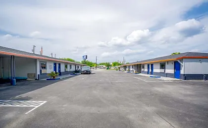 Alamo Oasis Inn and Suites By OYO San Antonio